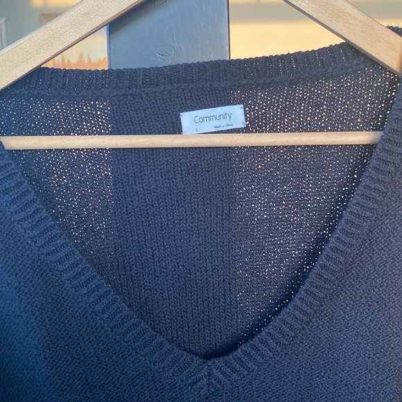 Very cozy black community knit sweater - Picture 2 of 10